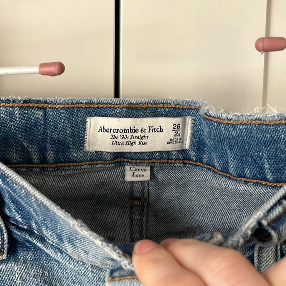 Abercrombie 90’s straight jean with slit on bottom